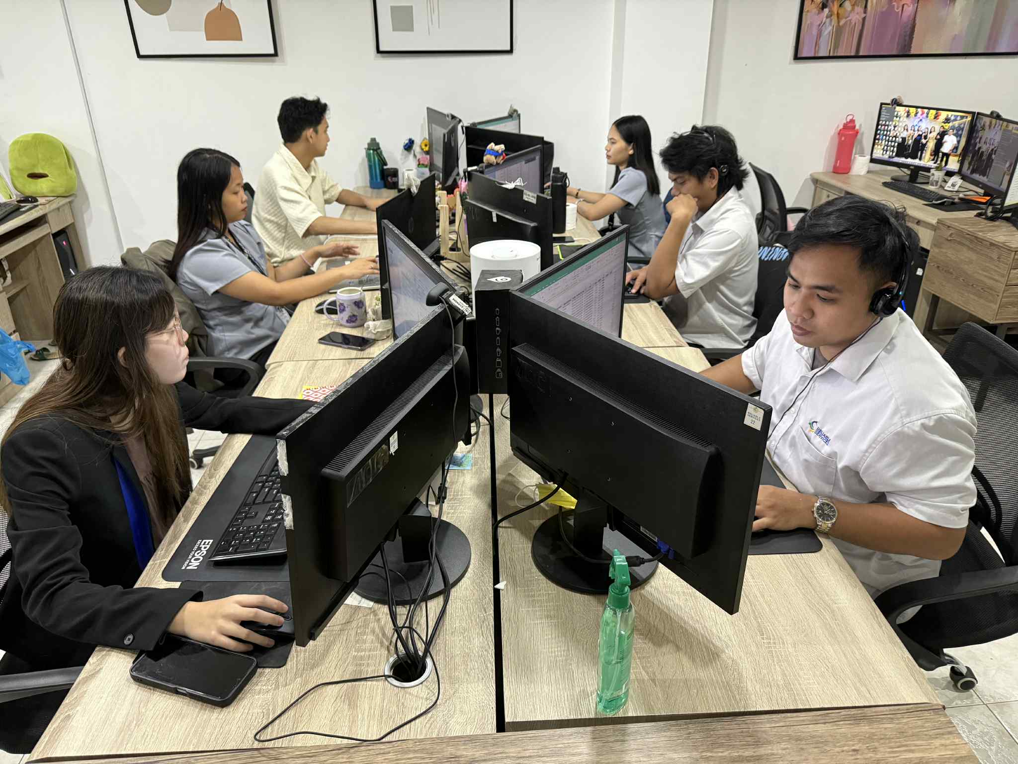 Travel industry support team collaborating
